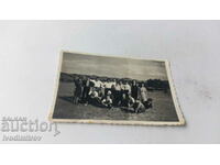 Снимка Младежи и девойки на поляната