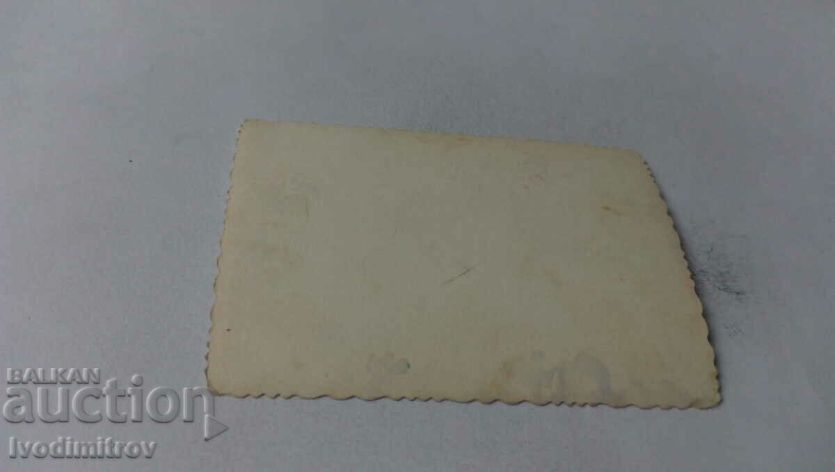 Φωτογραφία Τρία νεαρά κορίτσια δίπλα στη λίμνη με τιμή 1.45 BGN | € 0.74 Φωτογραφία Τρία νεαρά κορίτσια δίπλα στη λίμνη με τιμή 1.45 BGN | € 0.74