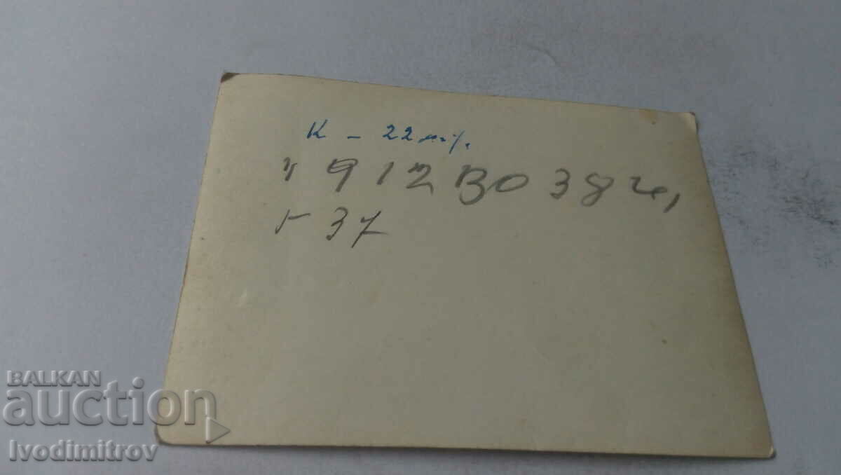 Φωτογραφία Δύο κορίτσια και δύο κορίτσια με μια φιγούρα στο γκαζόν με τιμή 1.45 BGN | € 0.74 Φωτογραφία Δύο κορίτσια και δύο κορίτσια με μια φιγούρα στο γκαζόν με τιμή 1.45 BGN | € 0.74