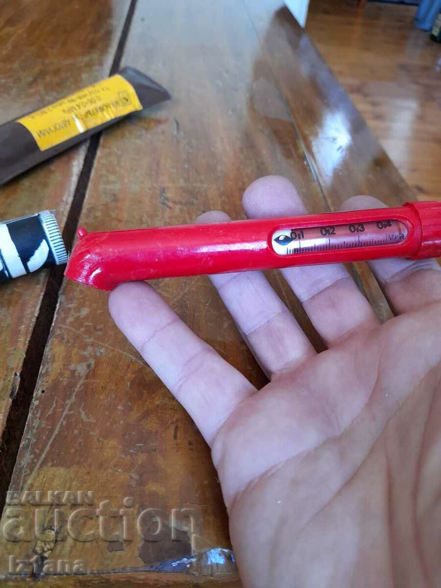 Delivery of Old tire pressure gauge