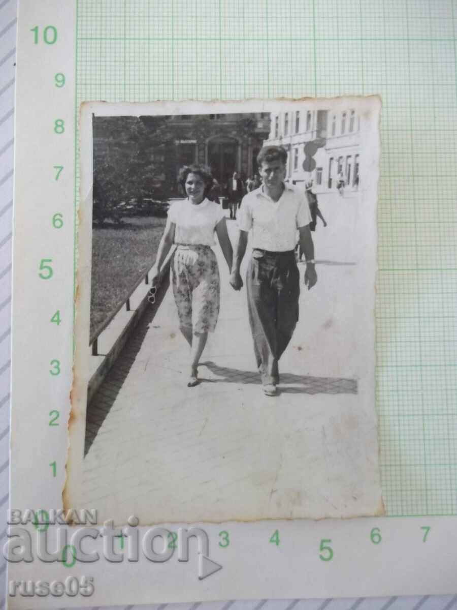 Παλιά φωτογραφία μπροστά από το πρώην ζαχαροπλαστείο «Teteven» στο Ρούσε