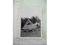 Снимка стара на дете в количка в "Парка на младежта" в Русе