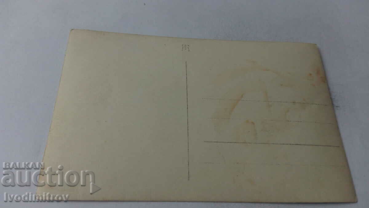 Снимка Ученици пред масивна сграда с цена 1.65 лв. | € 0.84 Снимка Ученици пред масивна сграда с цена 1.65 лв. | € 0.84