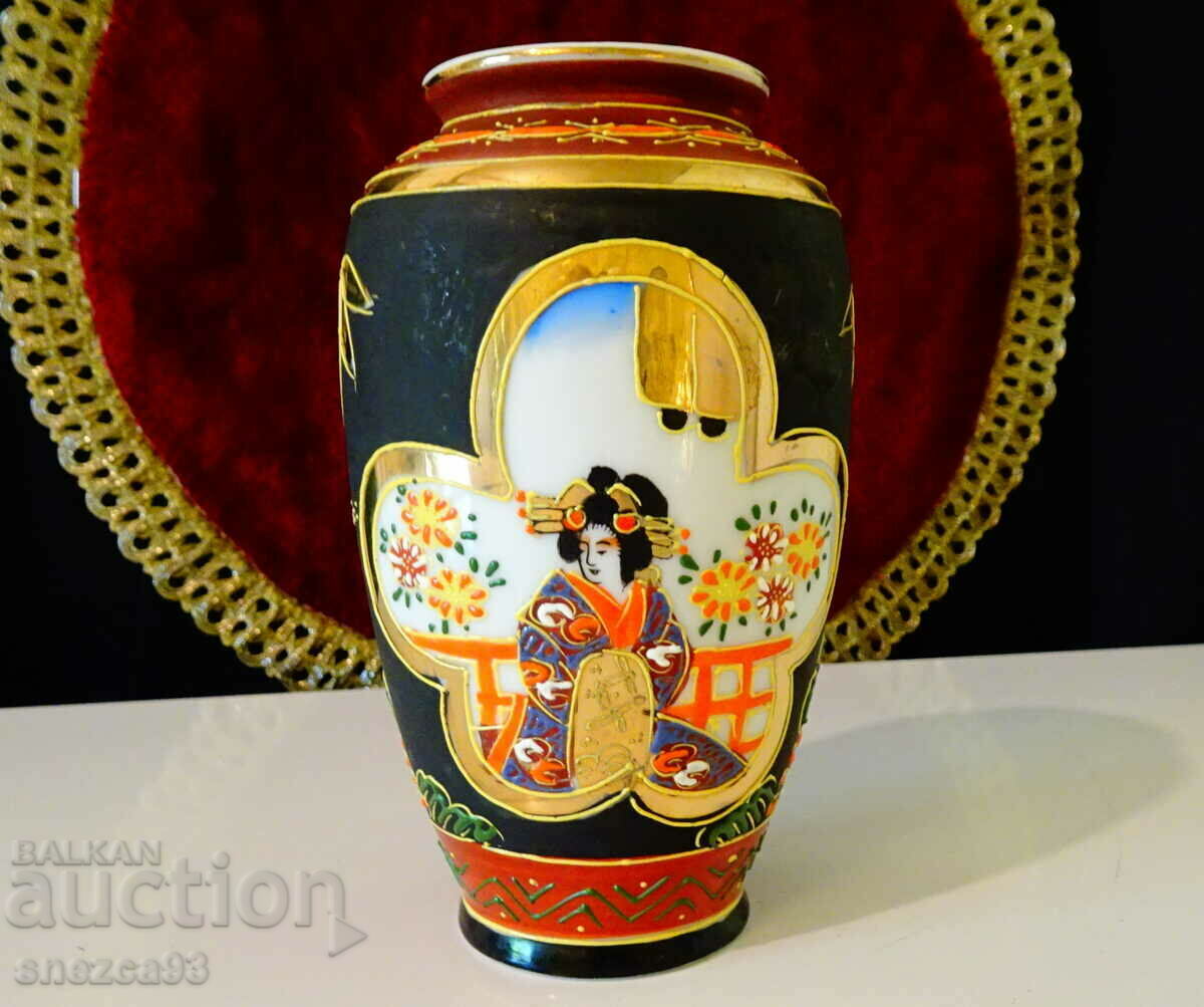 Japanese vase bone china, gold, Satsuma.