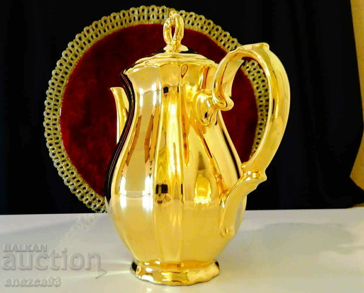 Auction Jug 24k Gold, Bavarian porcelain. Auction Jug 24k Gold, Bavarian porcelain.