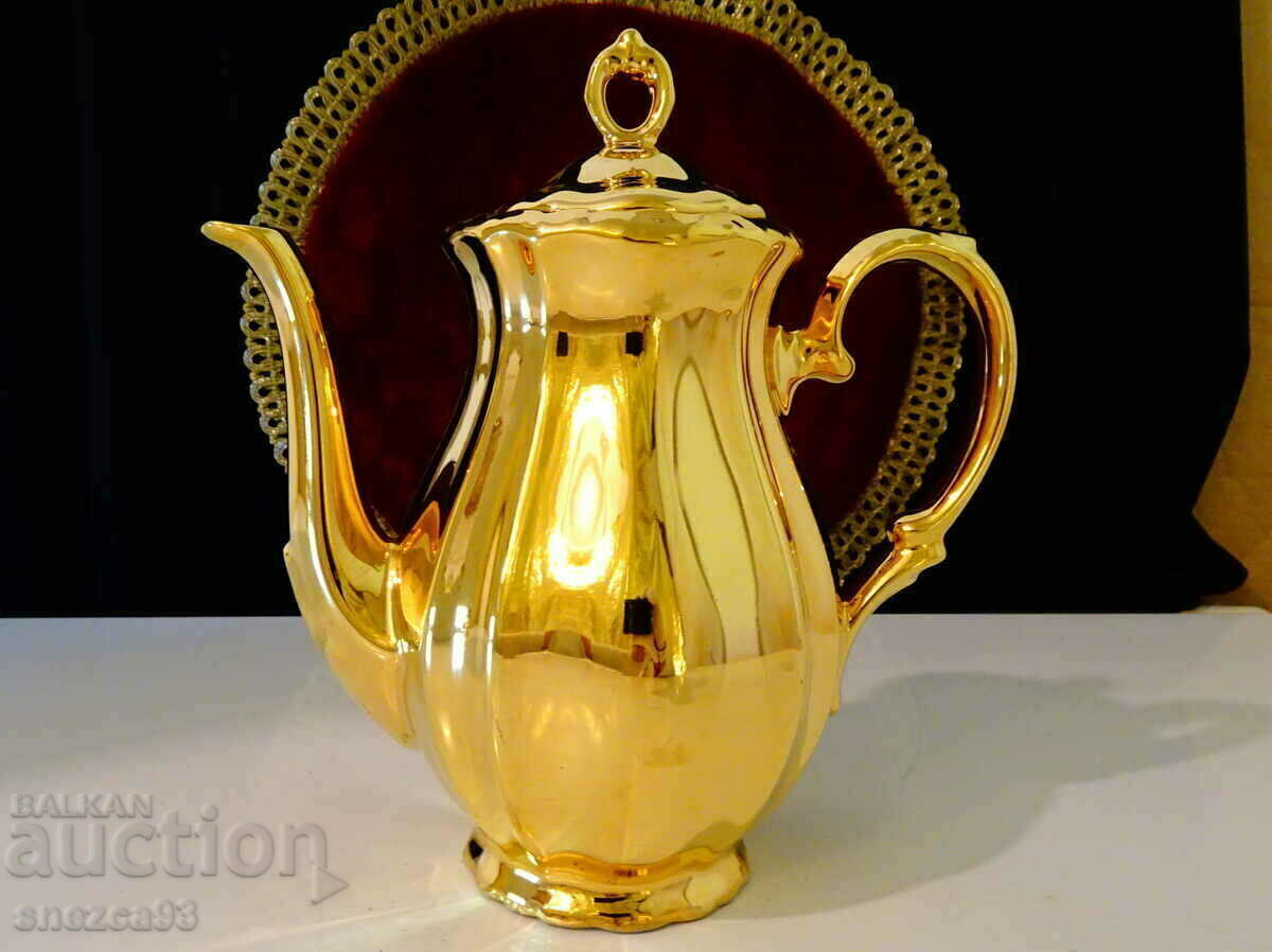Delivery of Jug 24k Gold, Bavarian porcelain. Delivery of Jug 24k Gold, Bavarian porcelain.