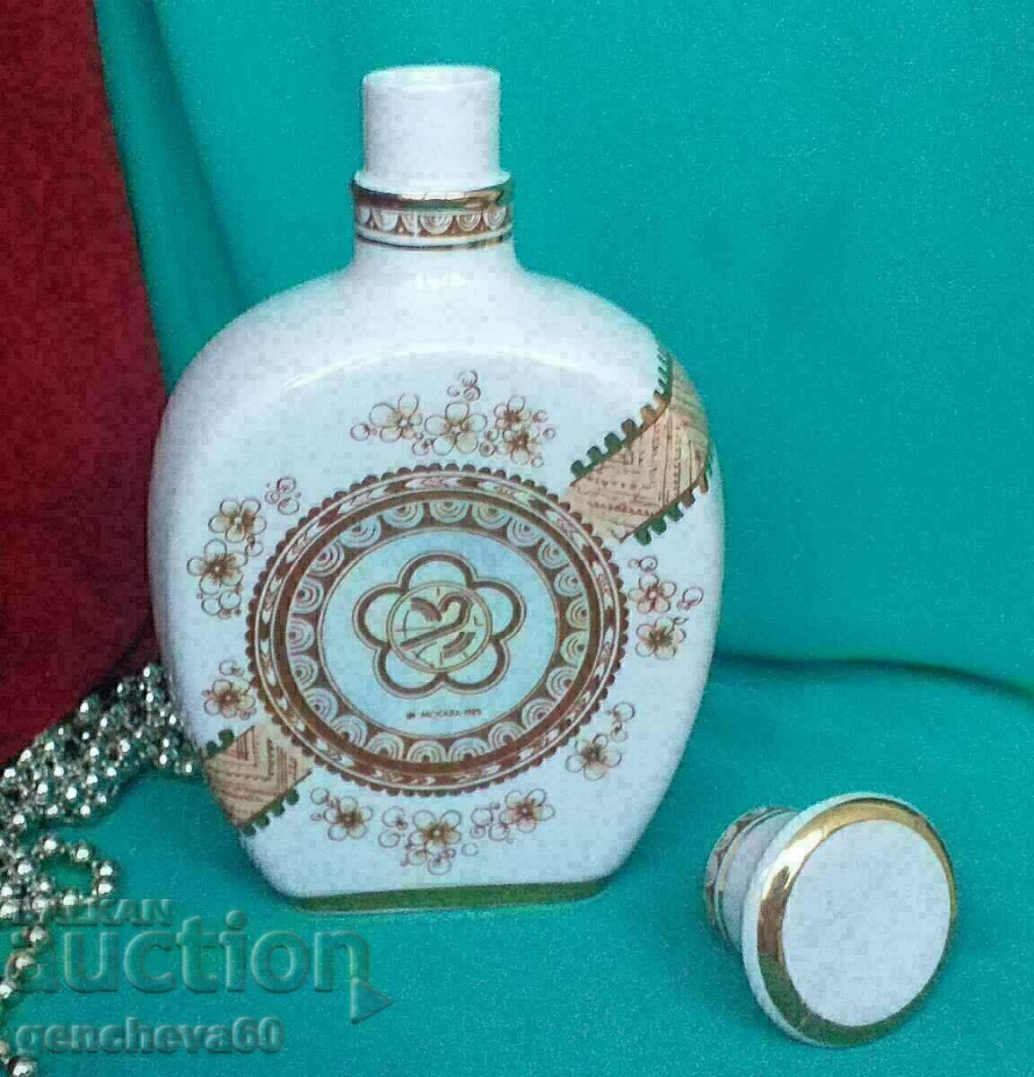 Αντίκα ρωσικό μπουκάλι πορσελάνης/Μόσχα 1985 με τιμή € 35.00 | 68.45 BGN