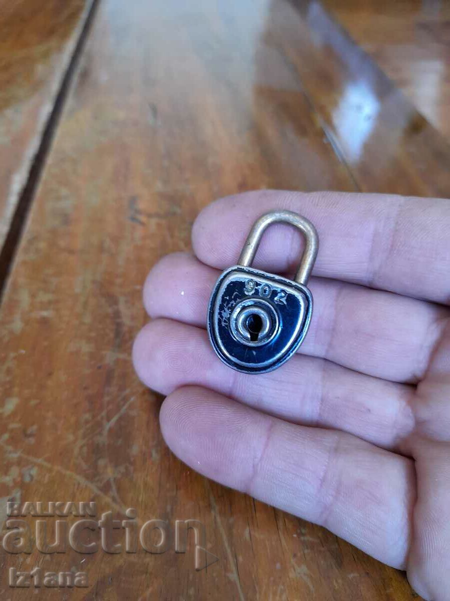 Old padlock 902 with price 5.00 BGN | € 2.56 Old padlock 902 with price 5.00 BGN | € 2.56