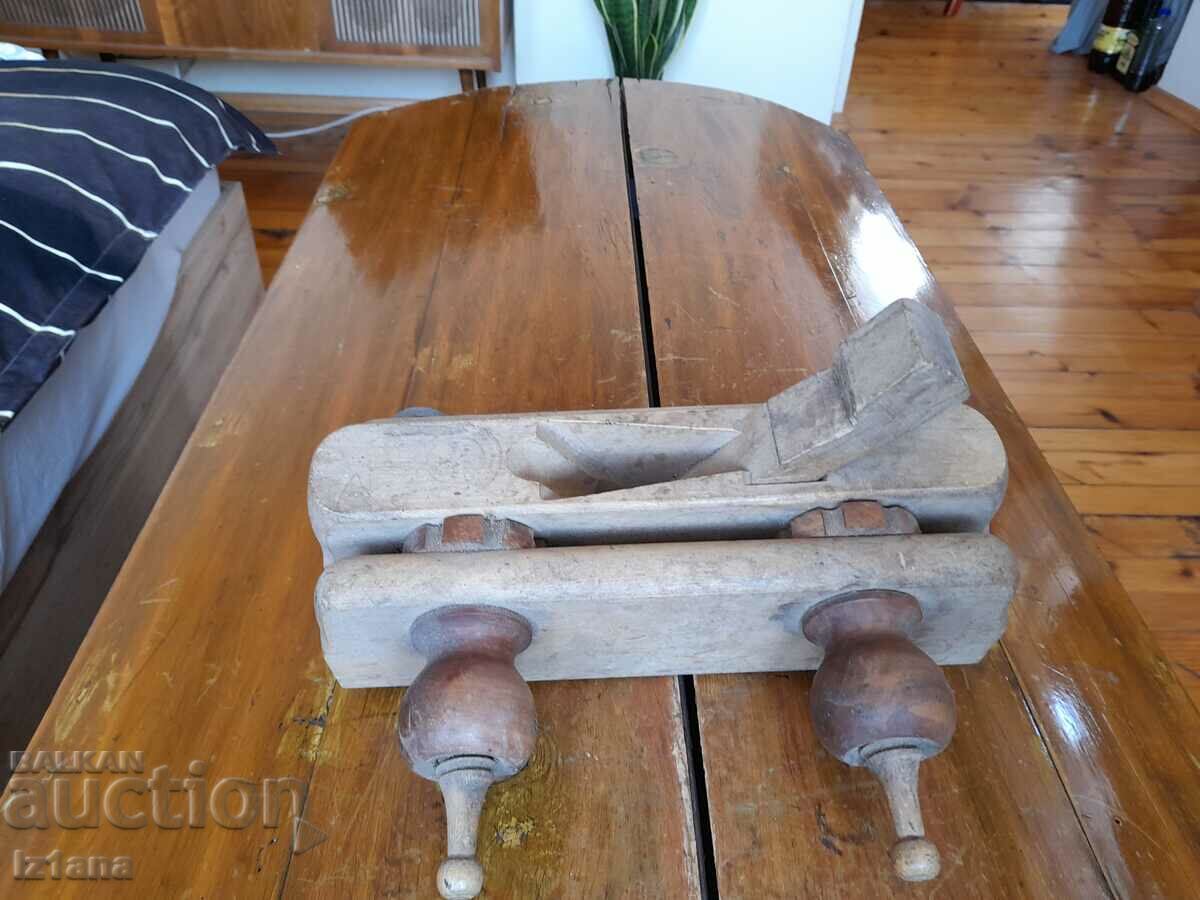 Old carpentry grater with price 35.00 BGN | € 17.90 Old carpentry grater with price 35.00 BGN | € 17.90