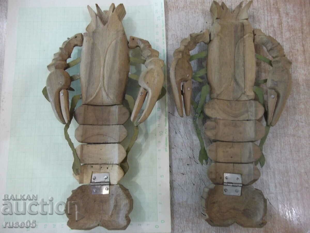 Delivery of Lot of 2 pcs. wooden crabs