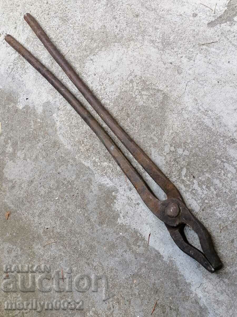 Auction Old forging pliers, wrought iron, a keradene tool Auction Old forging pliers, wrought iron, a keradene tool