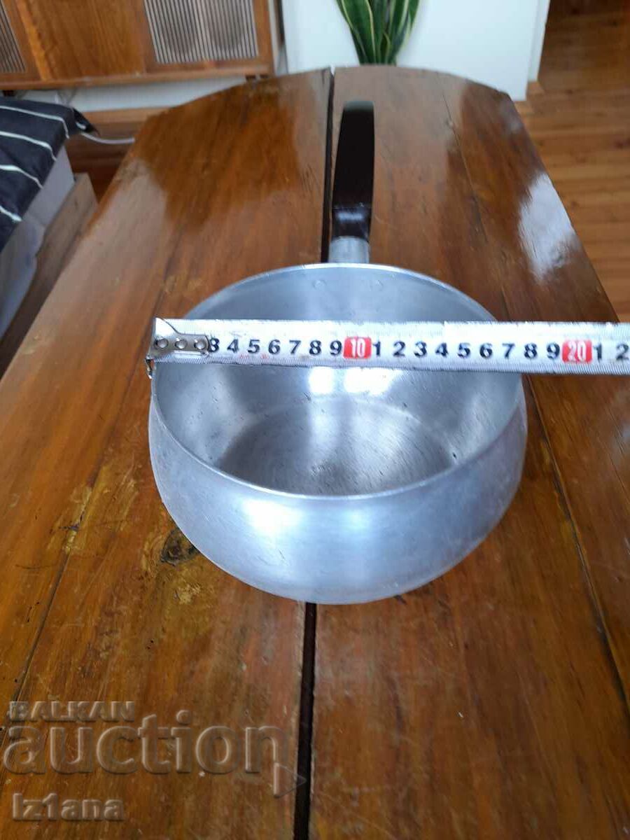 Auction  Old casserole, pan