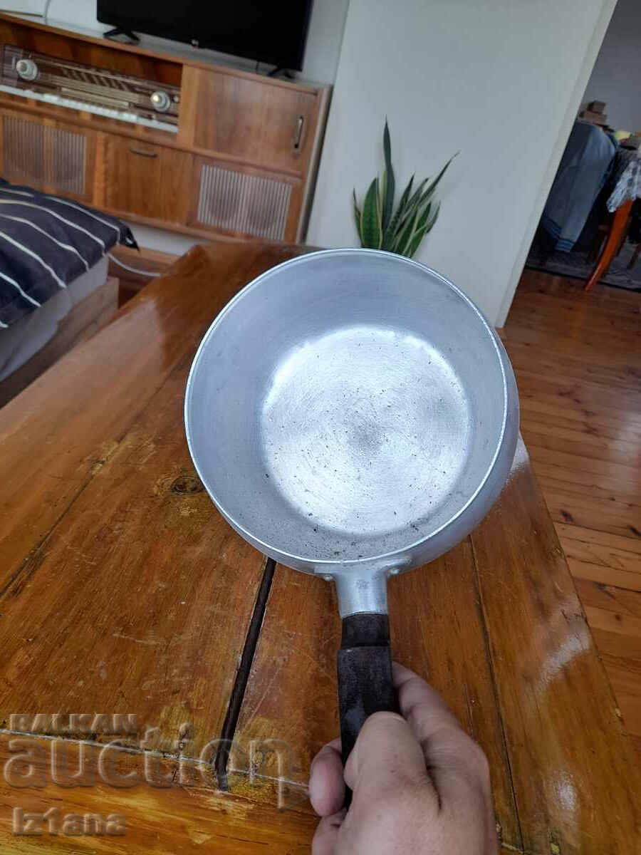 Delivery of Old casserole, pan