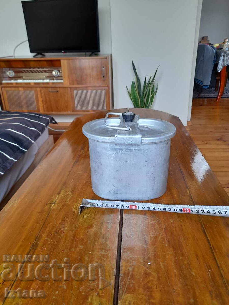 Auction Old aluminum box Auction Old aluminum box