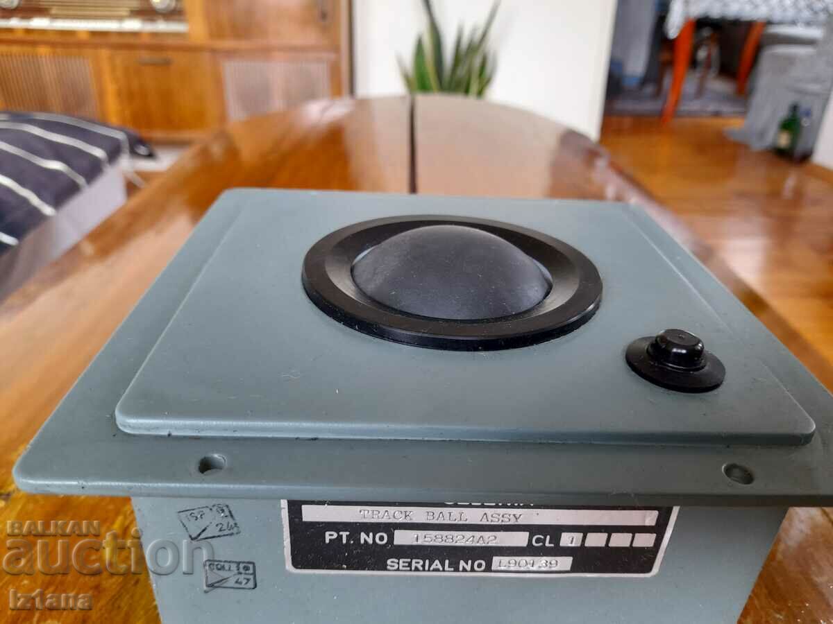 Computer vechi, mouse de server Selenia cu preț 150.00 BGN | € 76.69