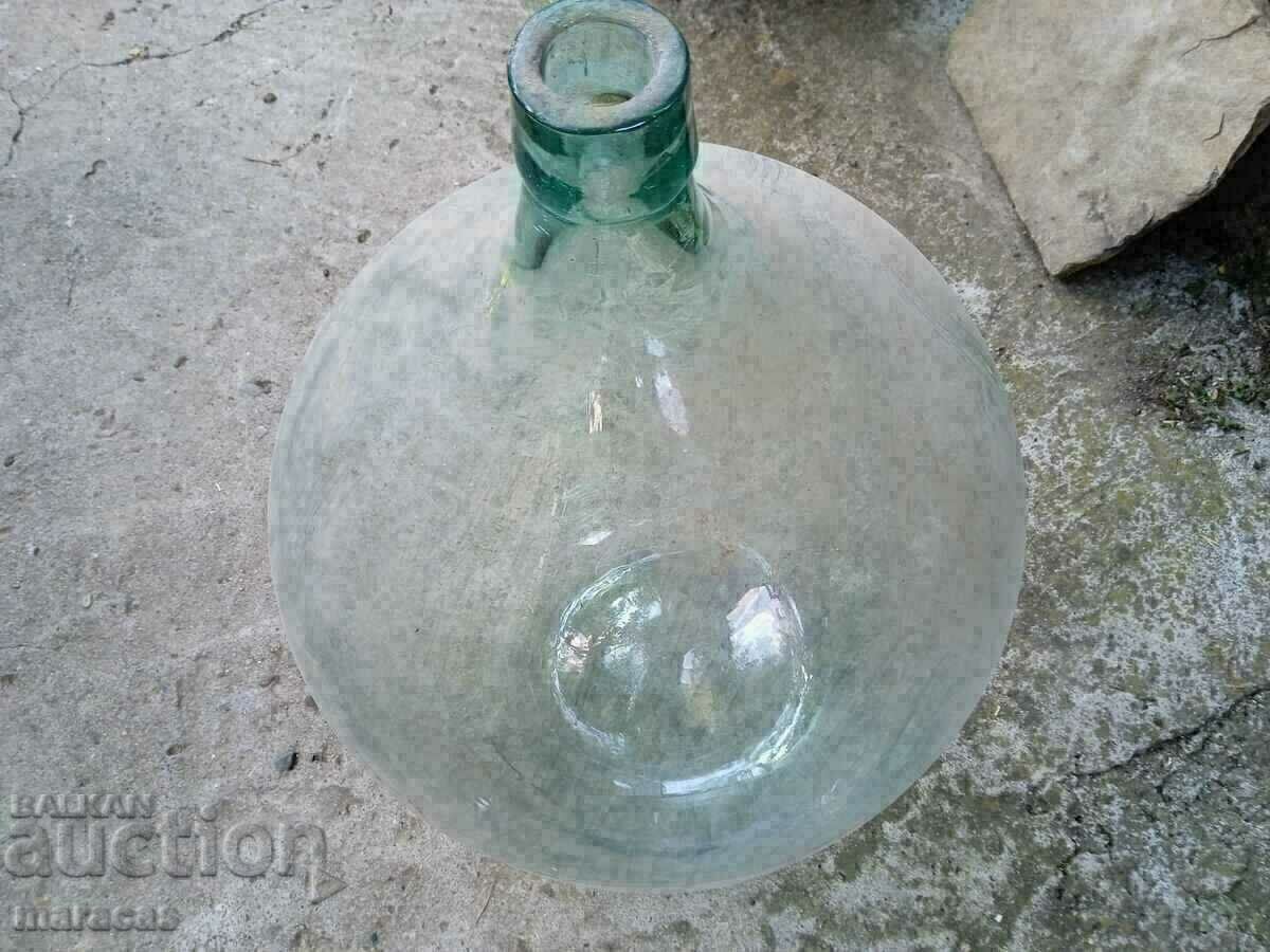 Auction Old jars and damajani Auction Old jars and damajani