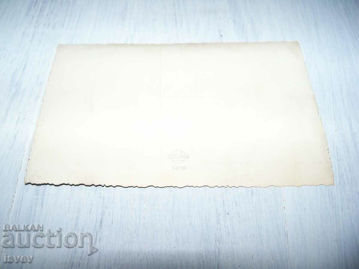 Copil vechi cu o carte cu o jucărie - 5 Copil vechi cu o carte cu o jucărie - 5