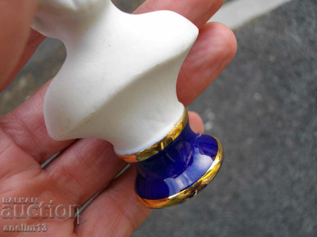 Delivery of OLD PORCELAIN FIGURE STATUE Delivery of OLD PORCELAIN FIGURE STATUE