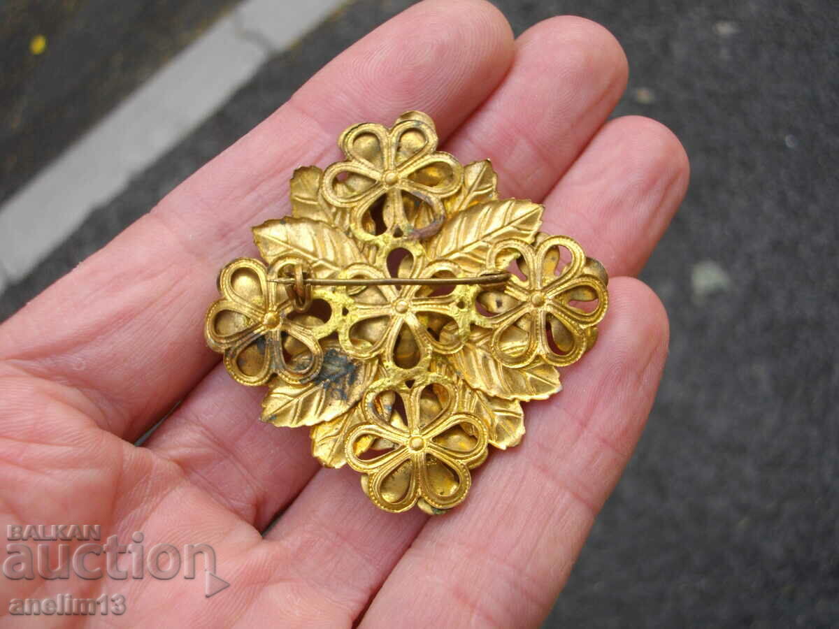 Delivery of OLD ROSE BROOCH Delivery of OLD ROSE BROOCH