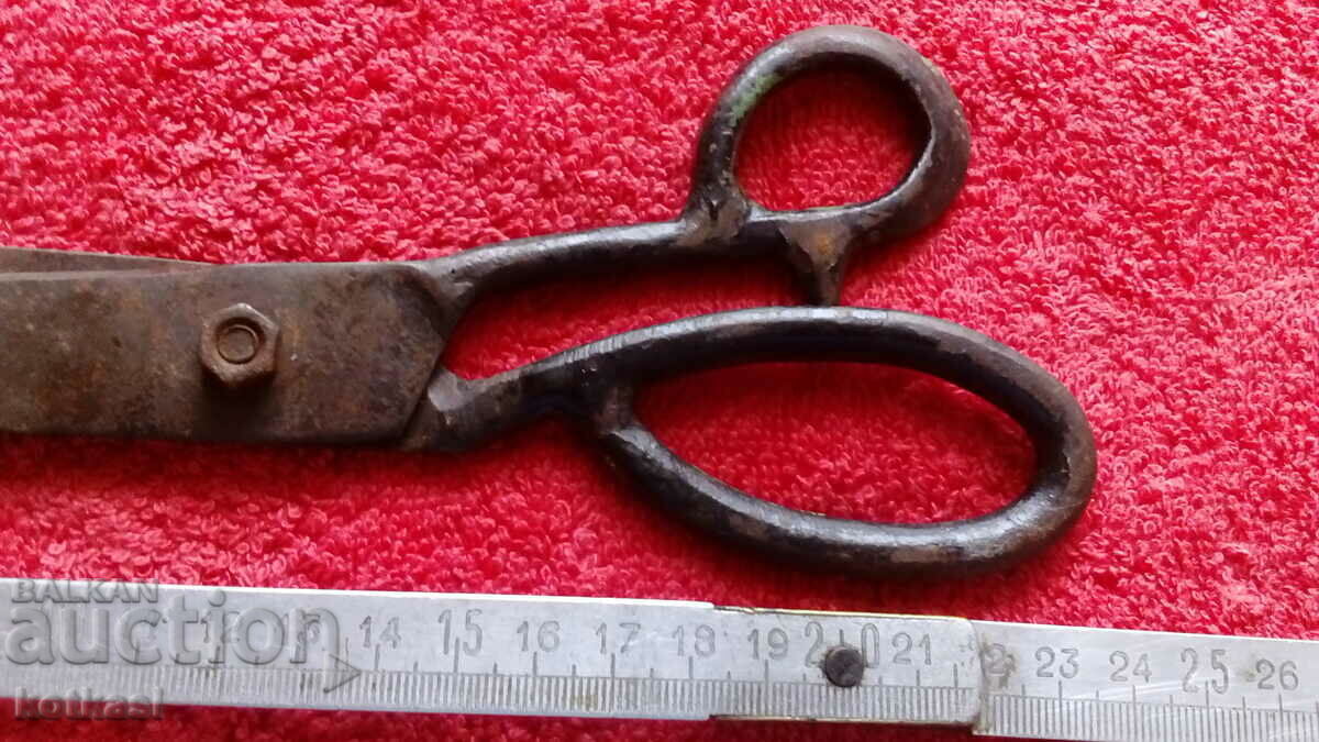 Auction  Old scissors