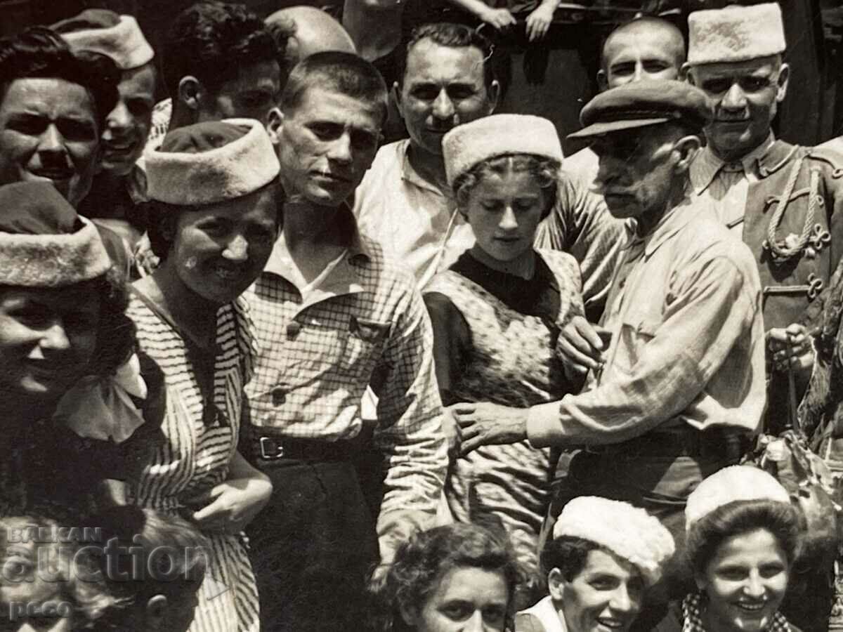 Auction Baba Nasta Folk singer of Ilinden-Preobrazhensko region. Auction Baba Nasta Folk singer of Ilinden-Preobrazhensko region.
