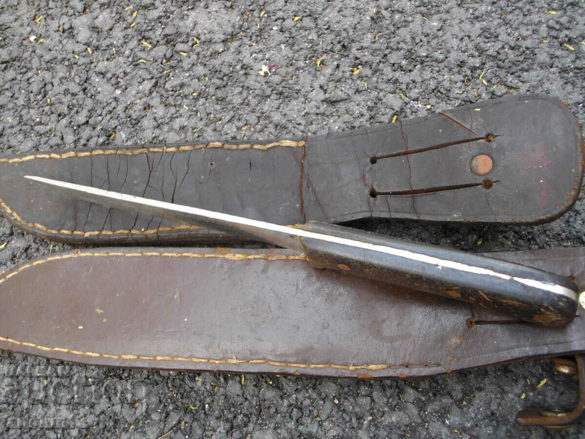 Delivery of OLD KNIFE AND TWO CANS Delivery of OLD KNIFE AND TWO CANS