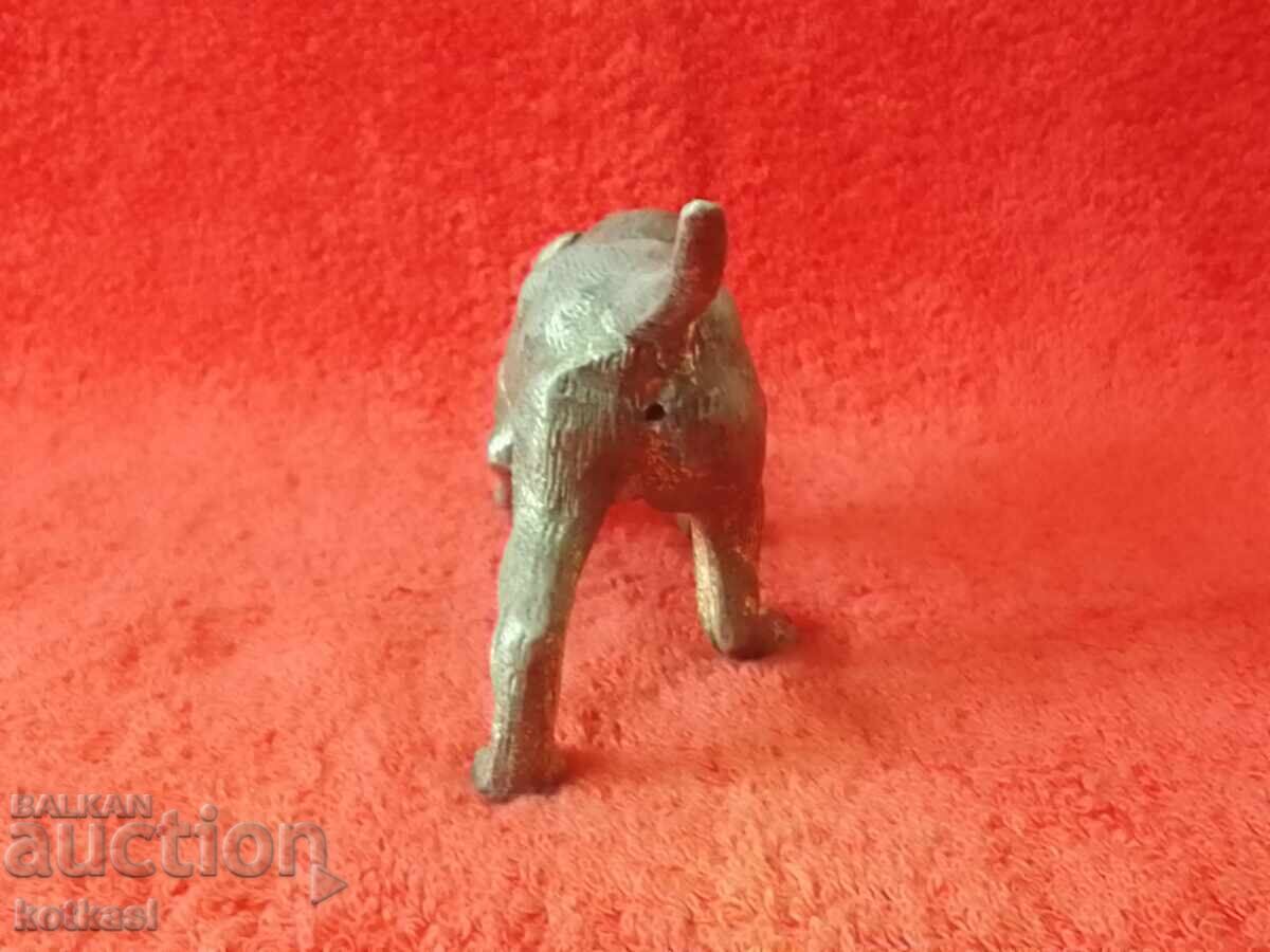 Old metal figure of a hunting dog - 5 Old metal figure of a hunting dog - 5
