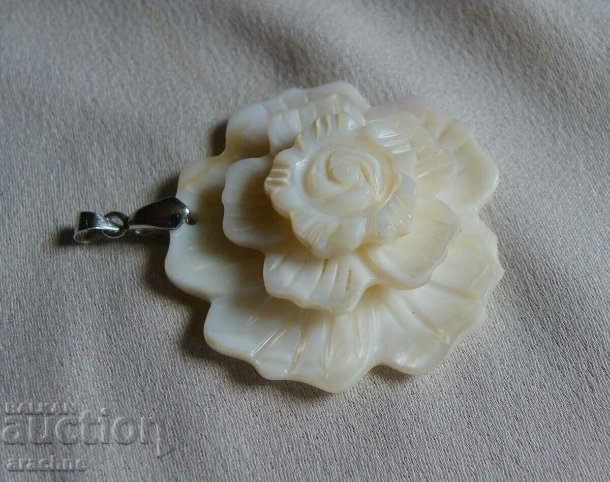 Auction Mother of pearl medallion with silver plating Auction Mother of pearl medallion with silver plating