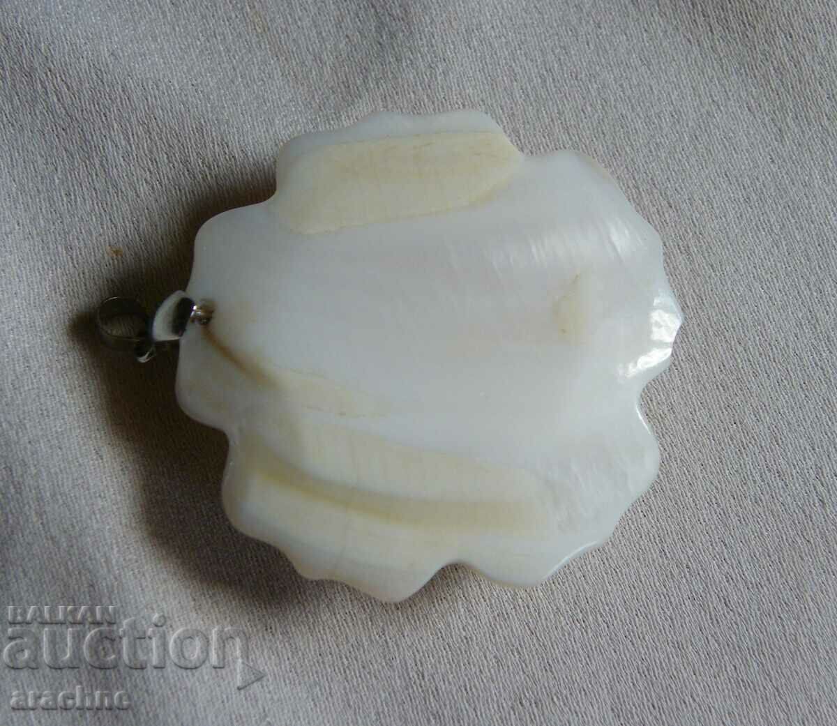 Mother of pearl medallion with silver plating - 5 Mother of pearl medallion with silver plating - 5