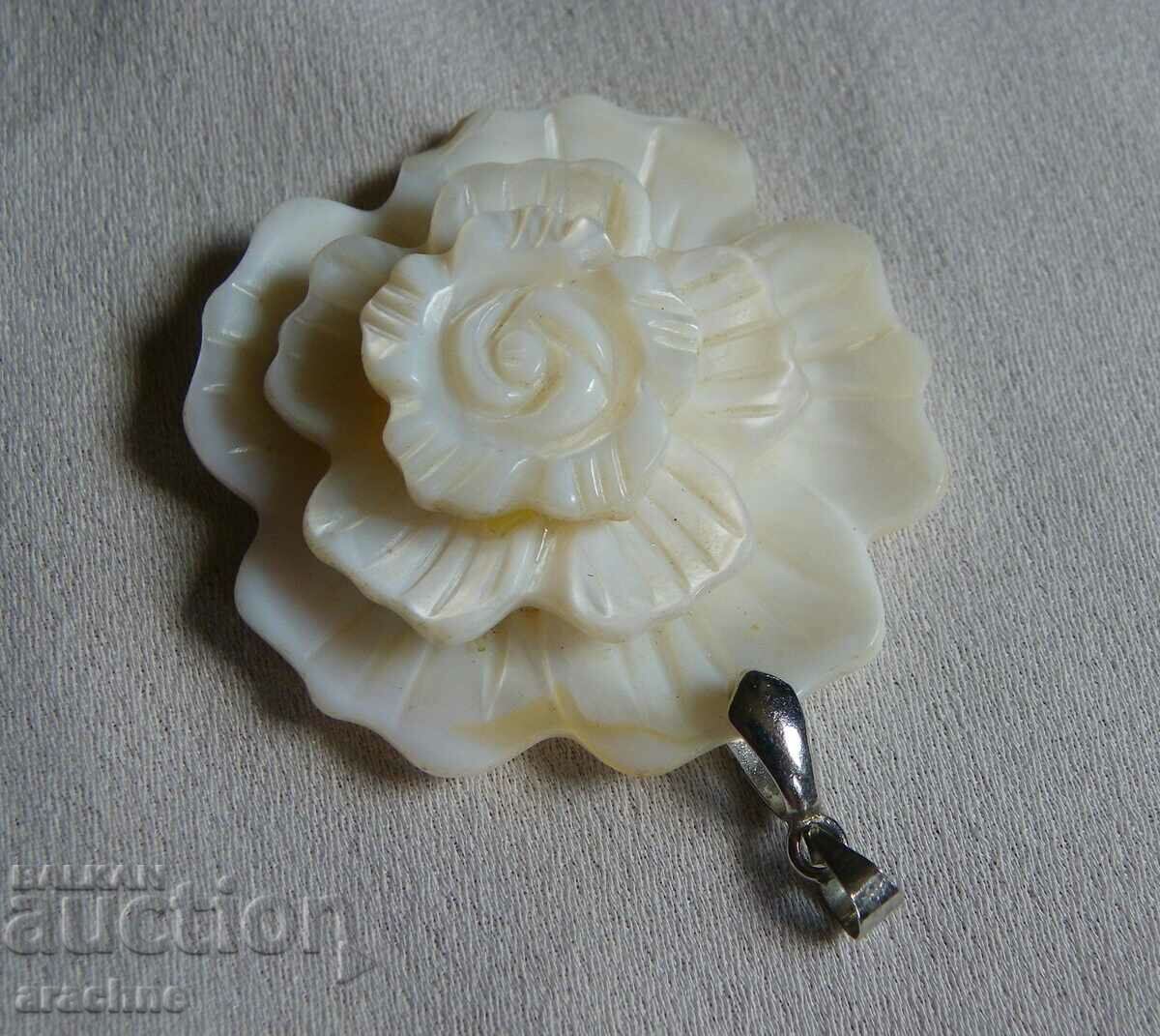 Mother of pearl medallion with silver plating - 6 Mother of pearl medallion with silver plating - 6