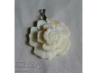 Mother of pearl medallion with silver plating