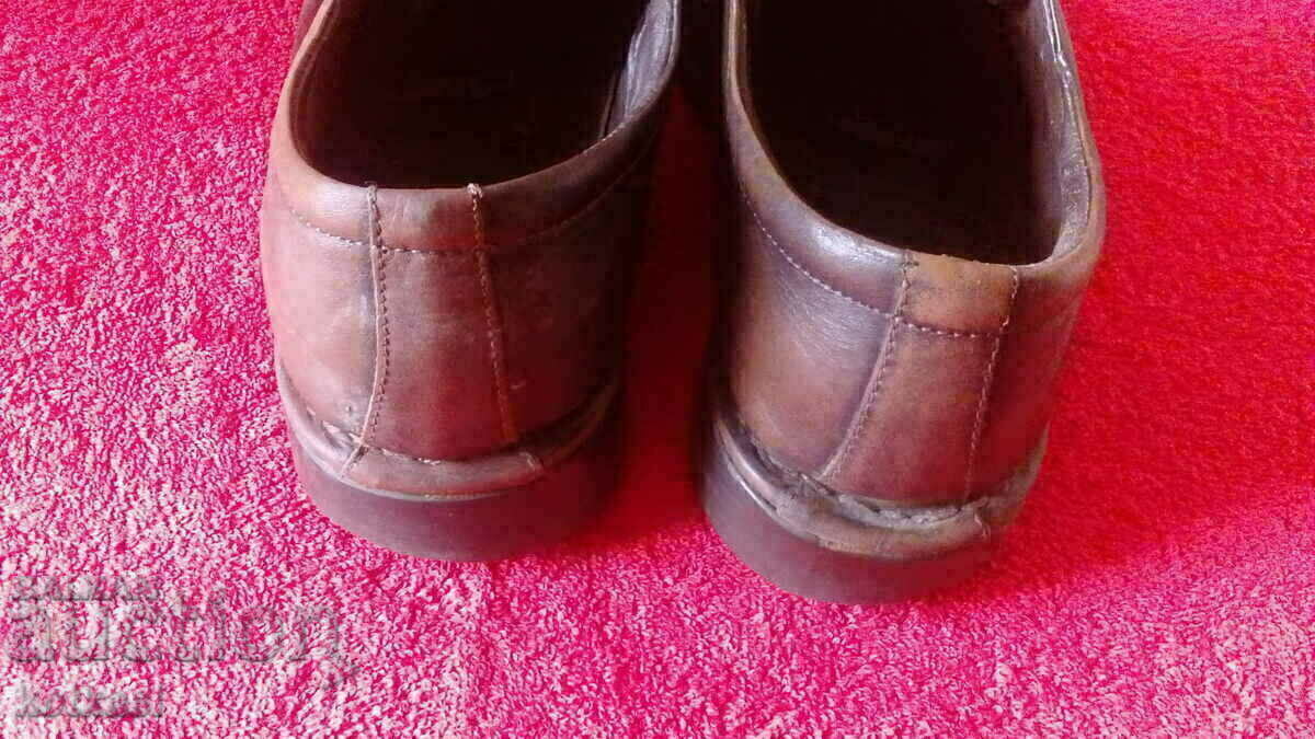 Auction  Men's leather shoes 43 number bugatti