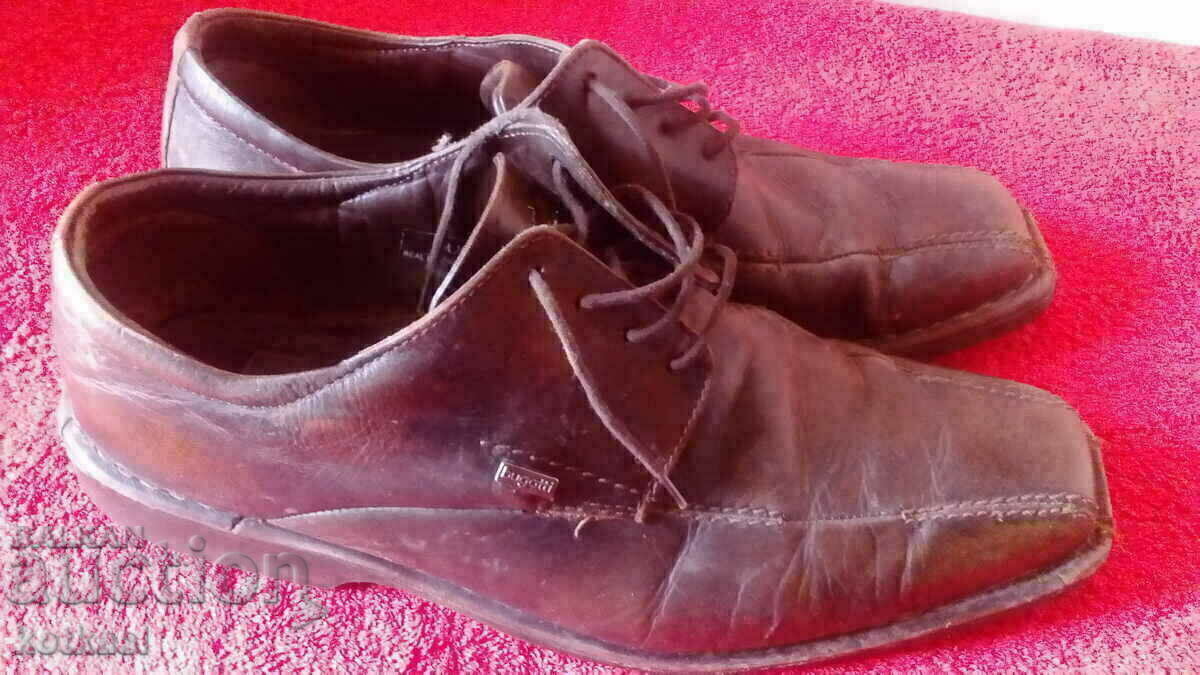 Delivery of Men's leather shoes 43 number bugatti