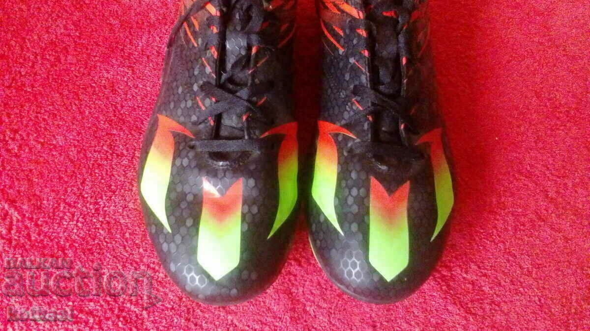 Sports Football buttons number 40 adidas with price 35.50 BGN | € 18.15 Sports Football buttons number 40 adidas with price 35.50 BGN | € 18.15