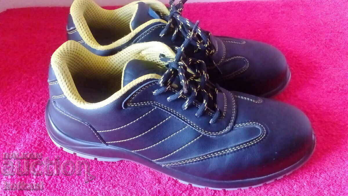 Auction Work shoes with toe number 43 Auction Work shoes with toe number 43