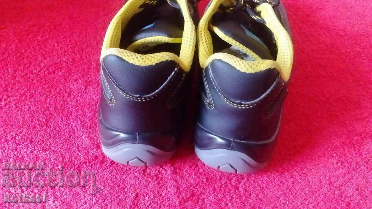 Delivery of Work shoes with toe number 43 Delivery of Work shoes with toe number 43