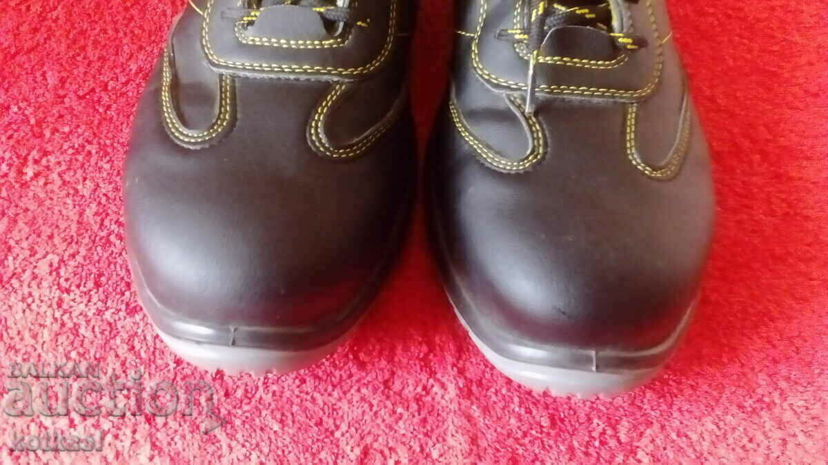 Work shoes with toe number 43 - 5 Work shoes with toe number 43 - 5