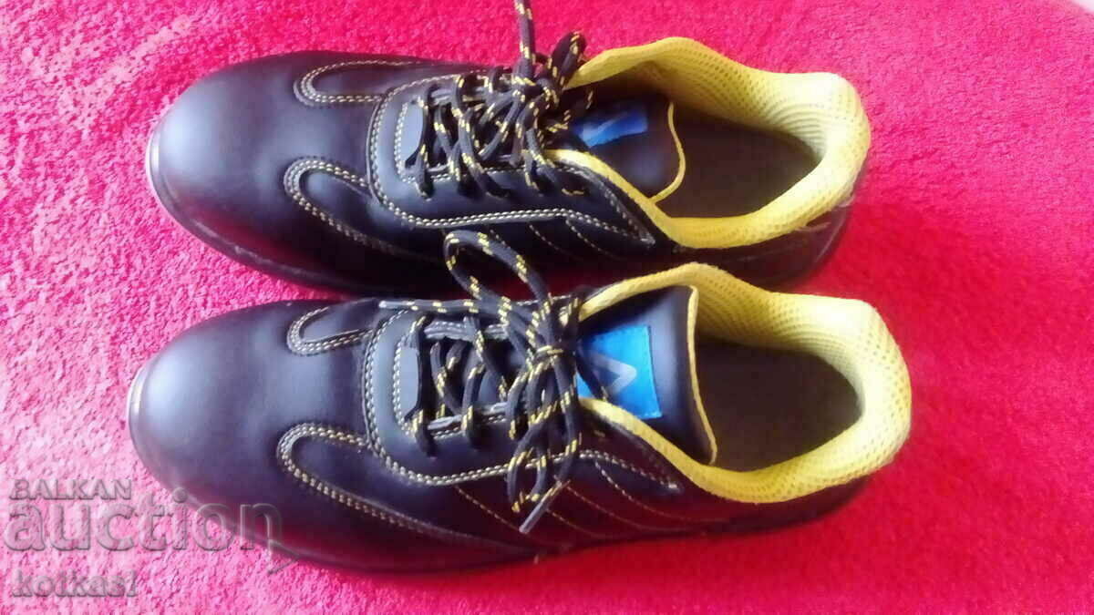 Work shoes with toe number 43 Work shoes with toe number 43