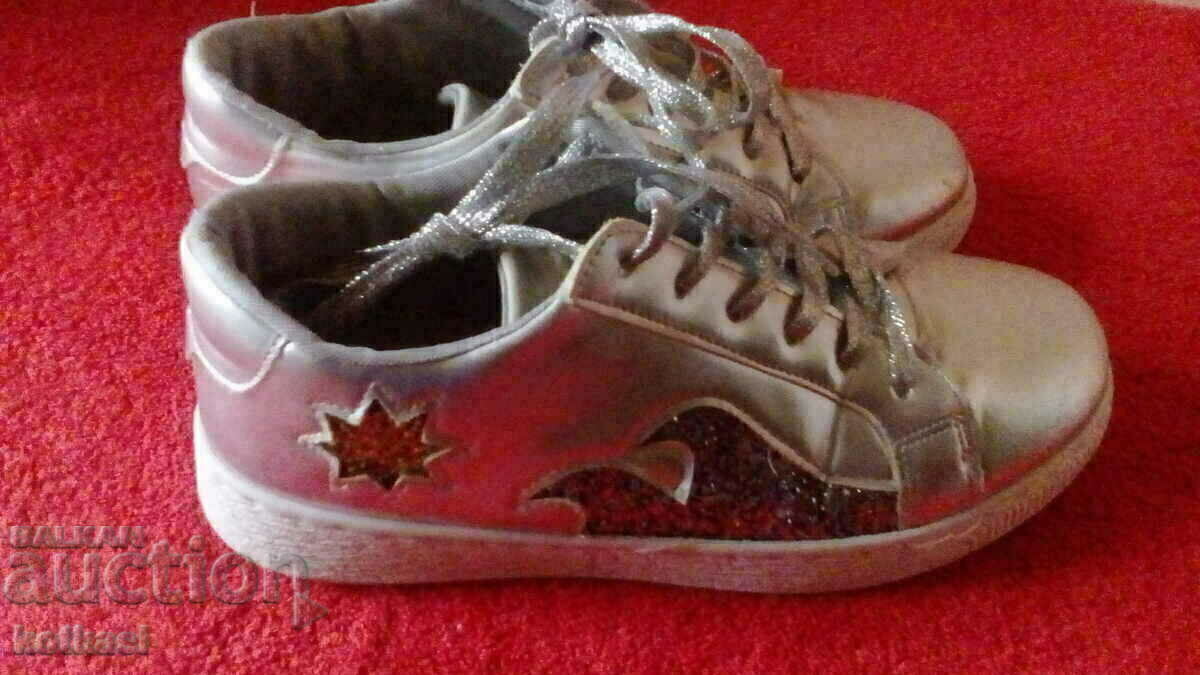 Auction Women's sports shoes number 37/38 Auction Women's sports shoes number 37/38