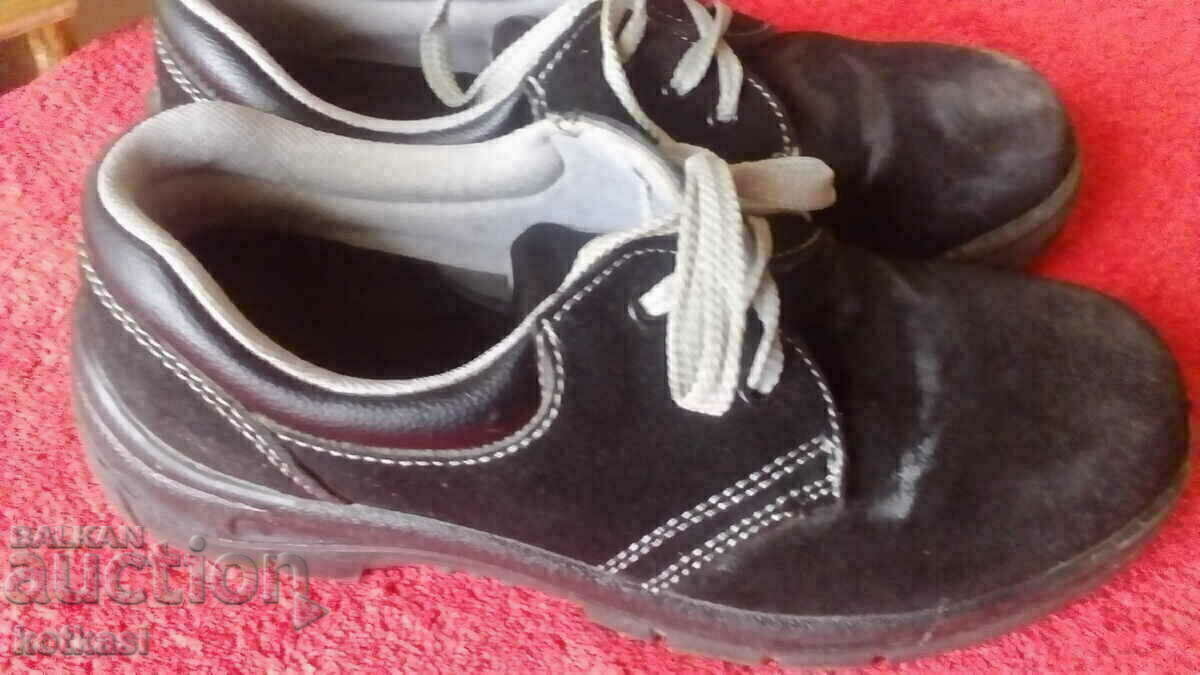 Auction Work shoes with toe number 43 Auction Work shoes with toe number 43