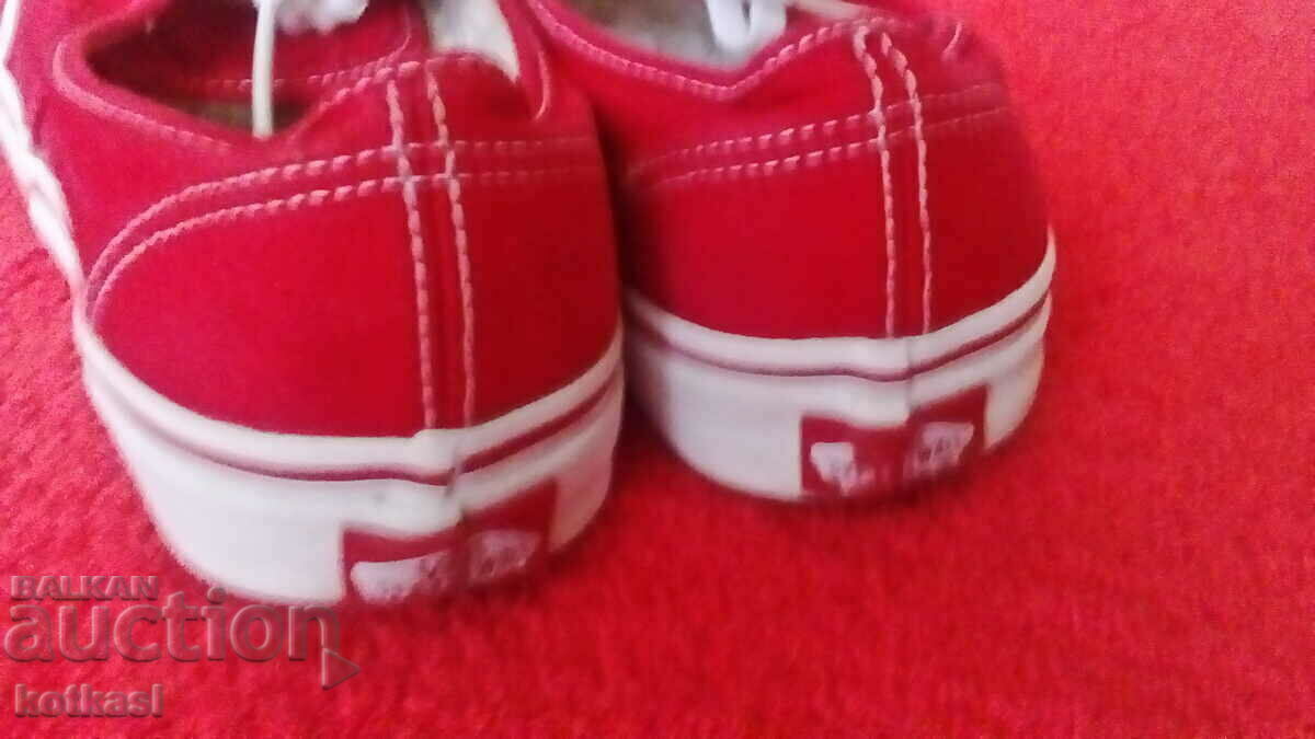 VANS Sport shoes - 5 VANS Sport shoes - 5