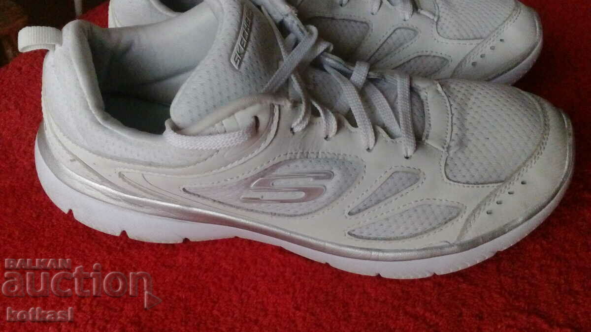 Pantofi sport adidasi numarul 40 SKECHERS cu preț 55.50 BGN | € 28.38