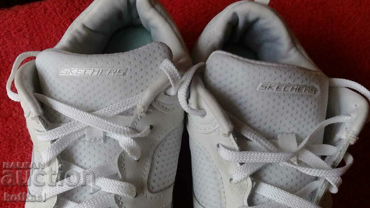 Licitație Pantofi sport adidasi numarul 40 SKECHERS