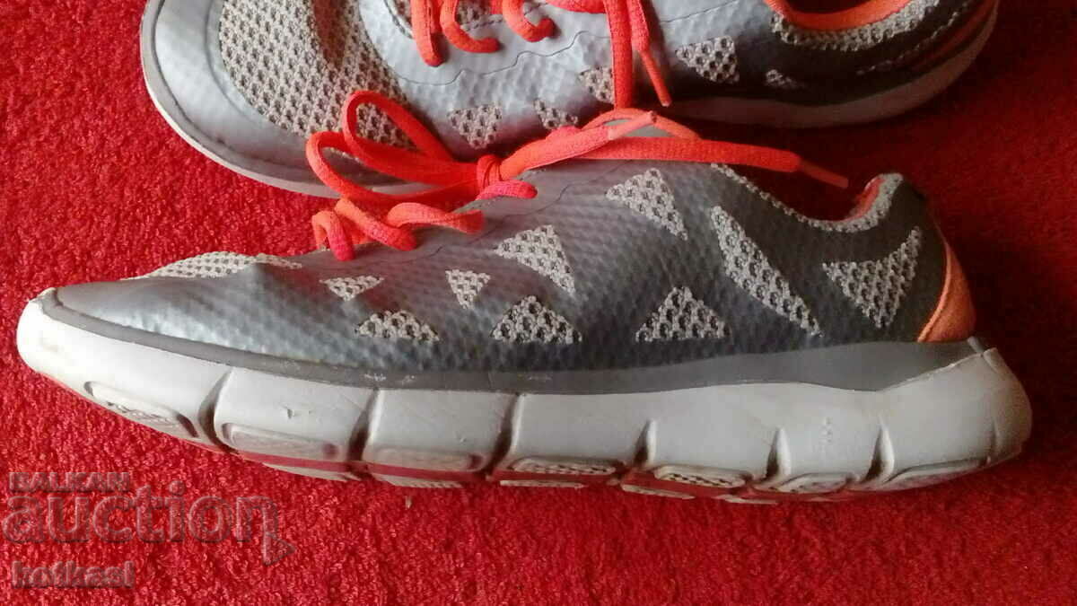 Delivery of Women's sports shoes sneakers number 40