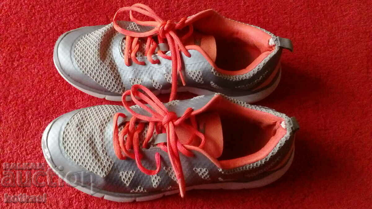 Women's sports shoes sneakers number 40