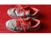 Дамски спортни обувки маратонки номер 40