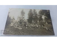 Photo Men and women on a meadow in the woods
