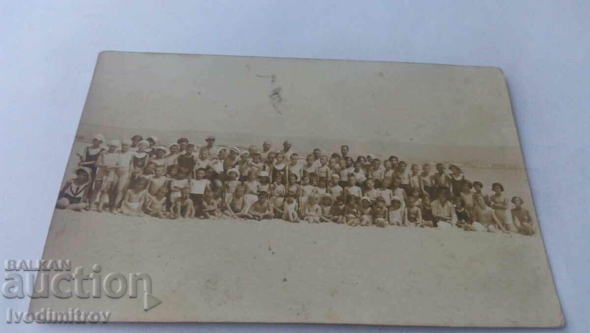 Photo Women and children on the beach