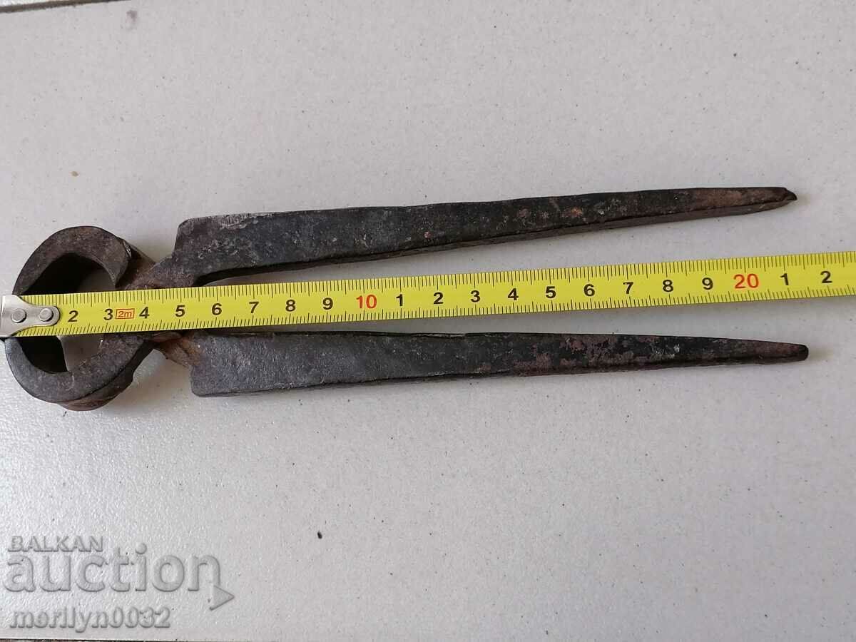 Auction Ancient primitive crumpled keretten pliers in the 20th century Auction Ancient primitive crumpled keretten pliers in the 20th century