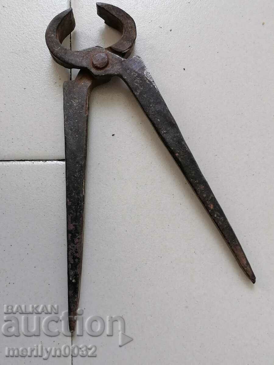 Delivery of Ancient primitive crumpled keretten pliers in the 20th century Delivery of Ancient primitive crumpled keretten pliers in the 20th century